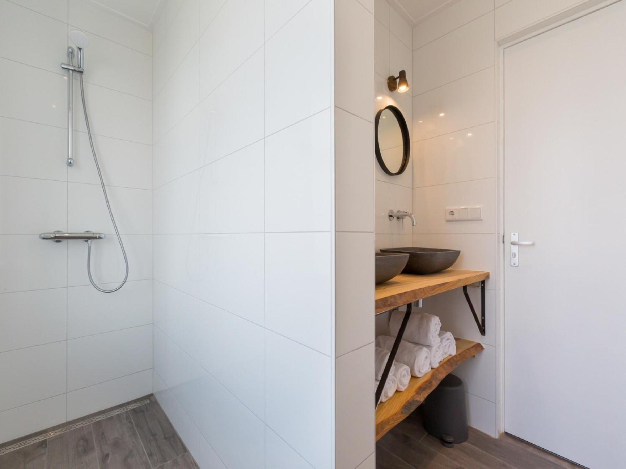 Lovely Modern 4 Person Apartment In The Heart Of Koudekerke Exterior photo